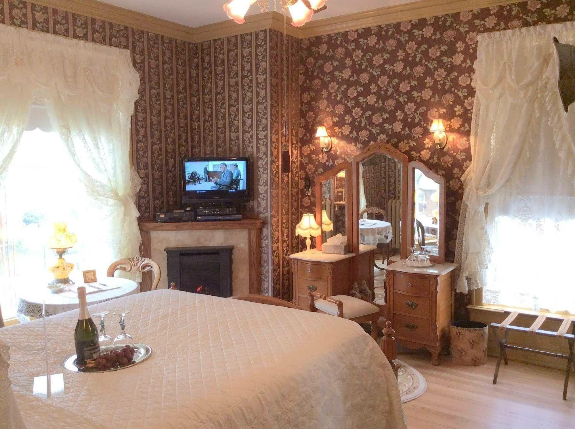 Port City Victorian Inn Muskegon Bagian luar foto